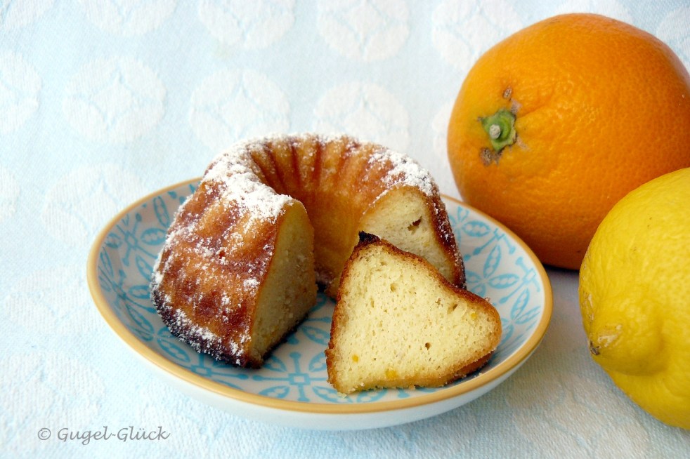 Italienische Torta della Nonna-Gugelhupfe mit Ricotta, Zitrone und Orange