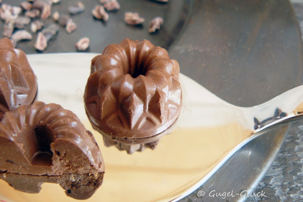 Zart schmelzende Schokoladen-Superfood-Pralinen mit Bananen gesüßt