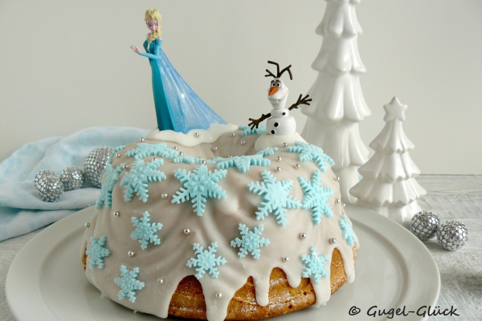 Saftiger Zitronen-Gugelhupf im Frozen-Look aus Fondant mit Elsa und Olaf zum Geburtstag