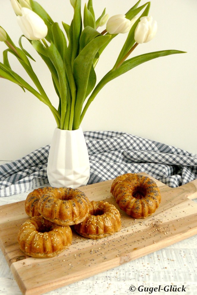 Dinkelvollkorn-Broetchen im Gugelhupf 01 Ss