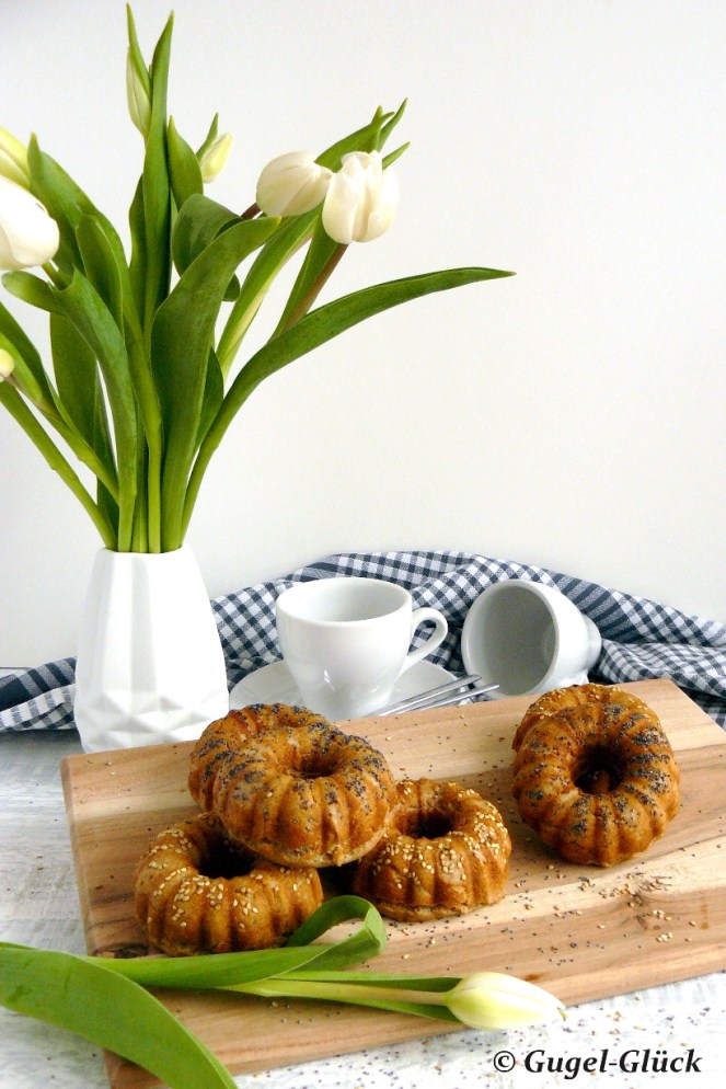 Dinkelvollkorn-Broetchen im Gugelhupf 03 s