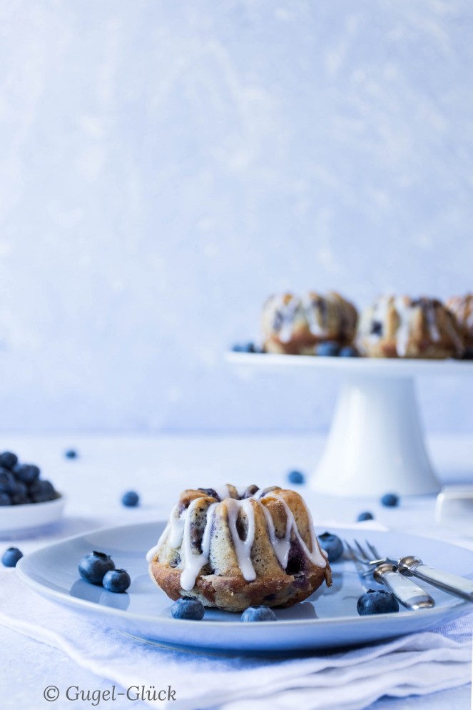 Heidelbeer-Gugelhupf-mit-Streuseln 02 Ss