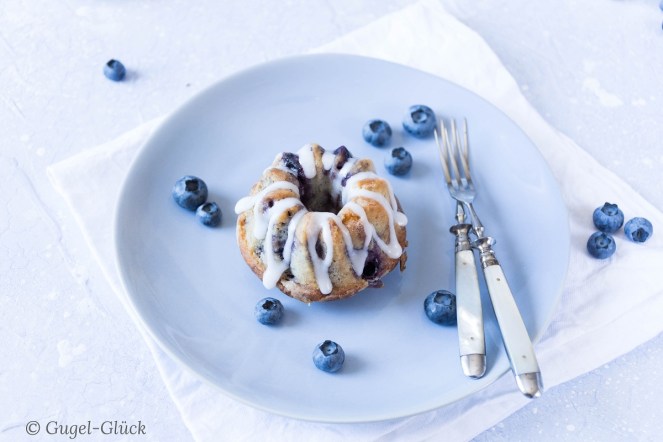 Heidelbeer-Gugelhupf-mit-Streuseln 03 Ss