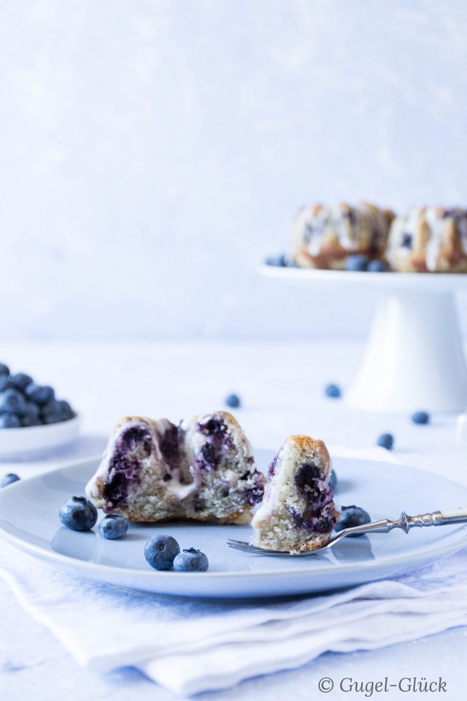 Heidelbeer-Gugelhupf-mit-Streuseln 05 Ss