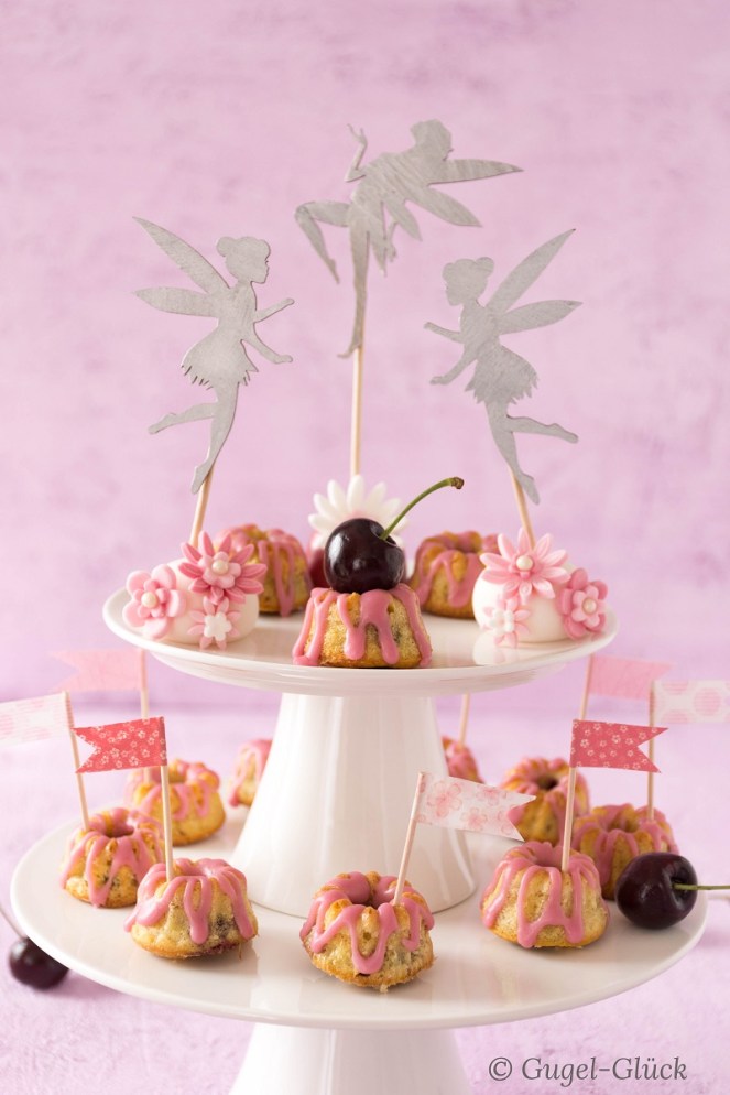 Mini-Kirsch-Gugelhupfe mit Mandeln