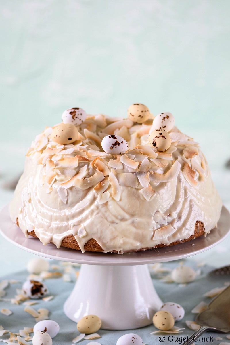 saftiger Kokos-Pfirsichkuchen mit einer feinen Vanillenote. das Rezept gibt es auf: https://gugelglueck.com