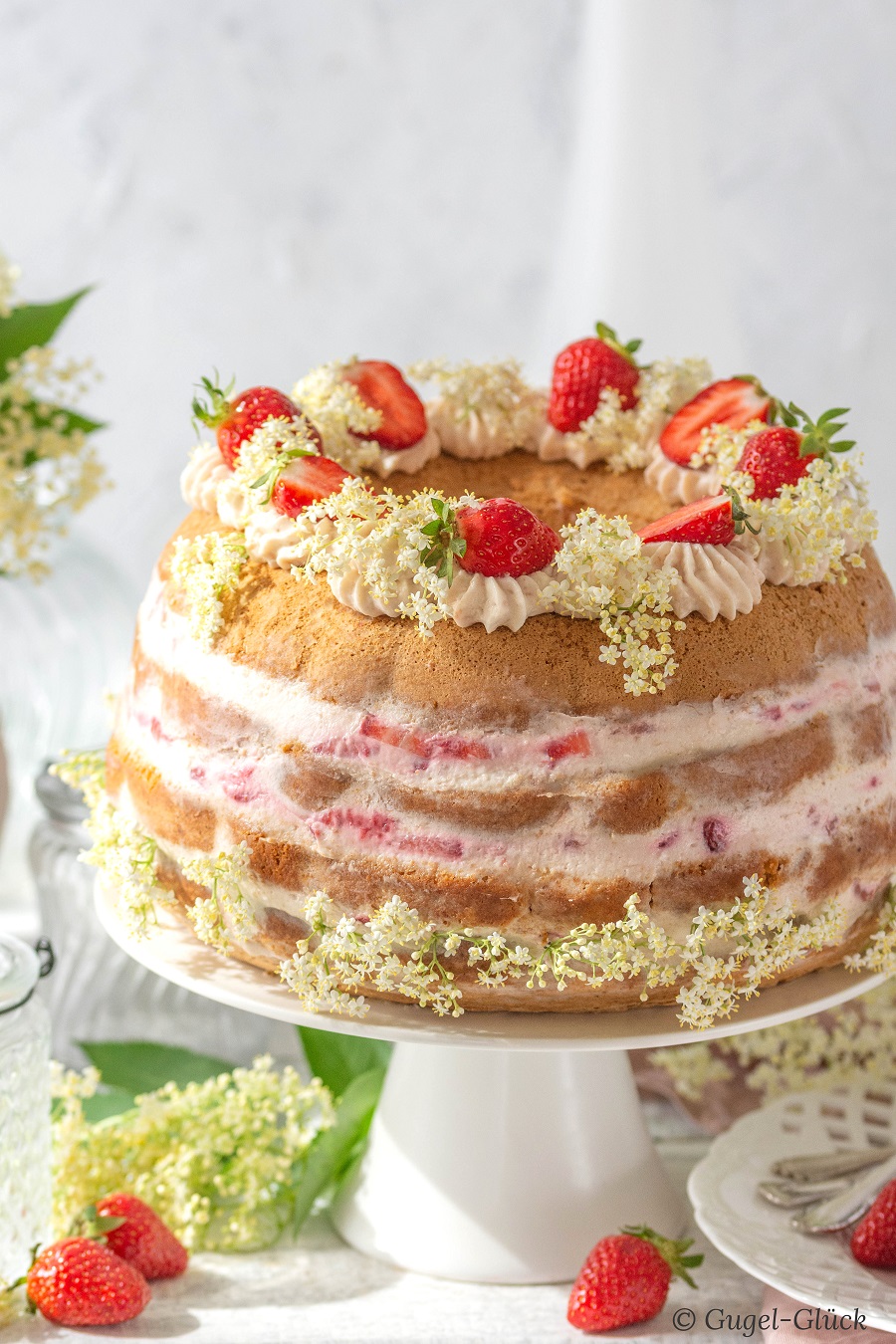 Rhabarber-Erdbeertorte, naked Cake - Rezept auf: https://gugelglueck.com/