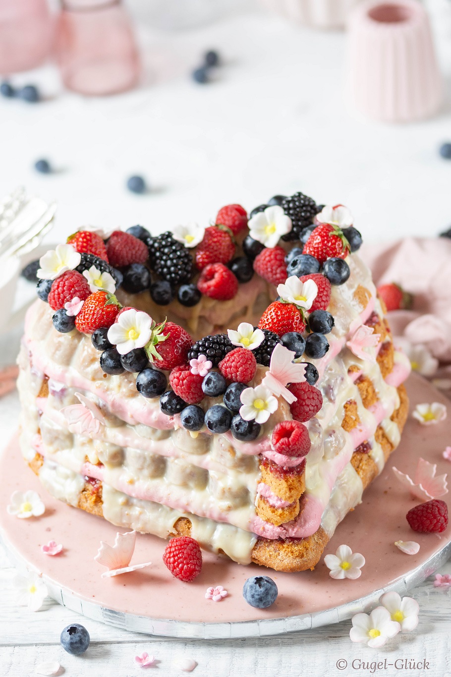 Sommerliche Himbeertorte - Rezept auf: https://gugelglueck.com/